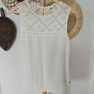 Roxy Beachy boho White Pleated open back sleeveless top shirt tank Blouse